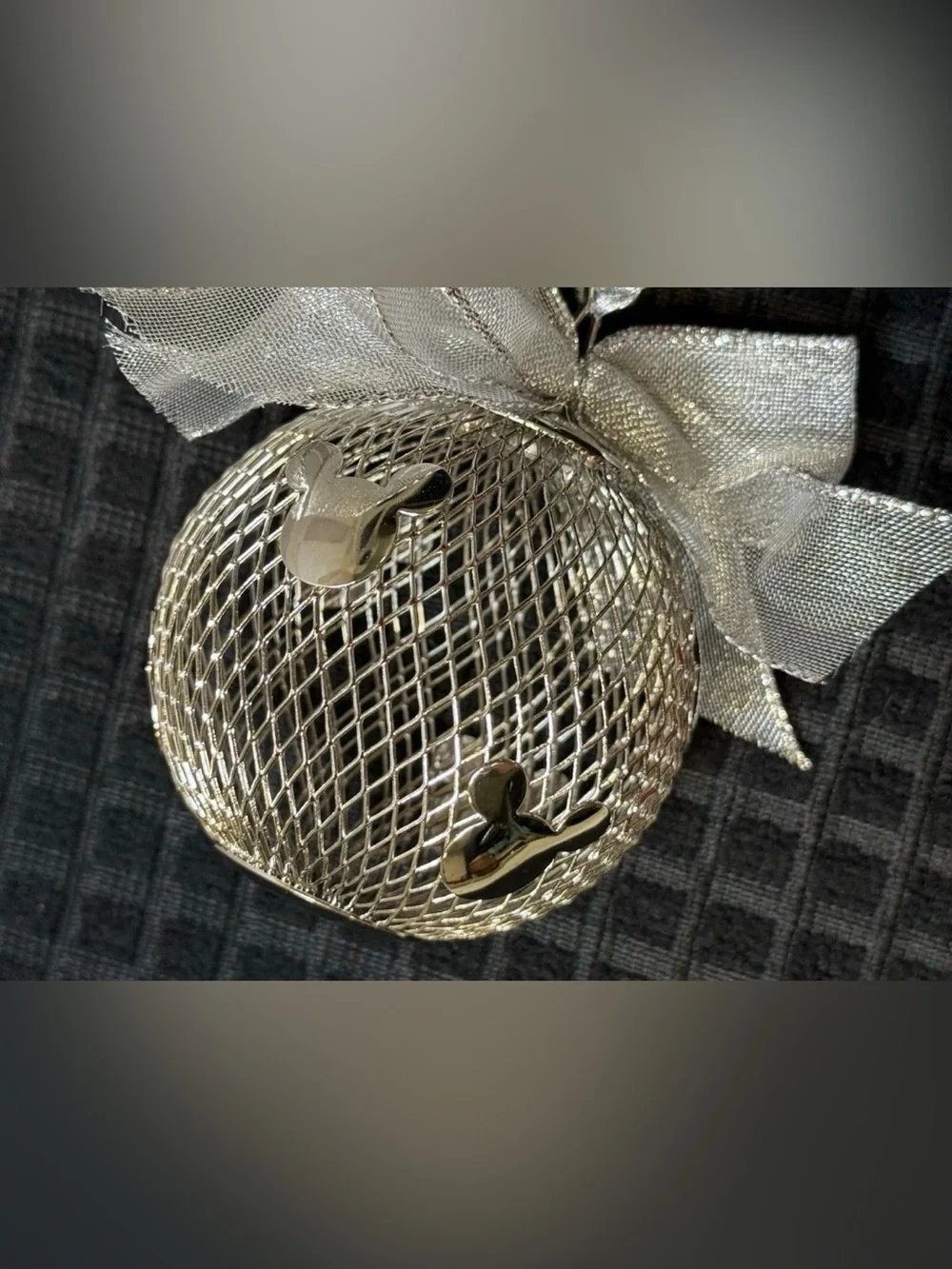 DISNEY PARKS CHRISTMAS STORE SILVER METAL MESH MICKEY MOUSE EARS BALL ORNAMENT